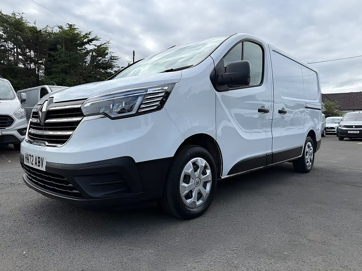Used 2023 Renault Trafic Business+ White - Interior and Exterior details 10
