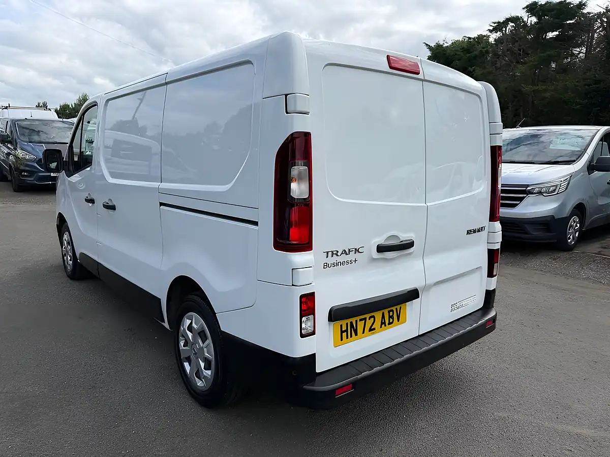 Used 2023 Renault Trafic Business+ White - Interior and Exterior details 11