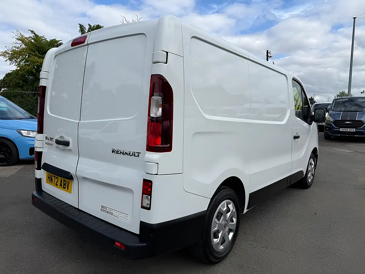 Used 2023 Renault Trafic Business+ White - Interior and Exterior details 12