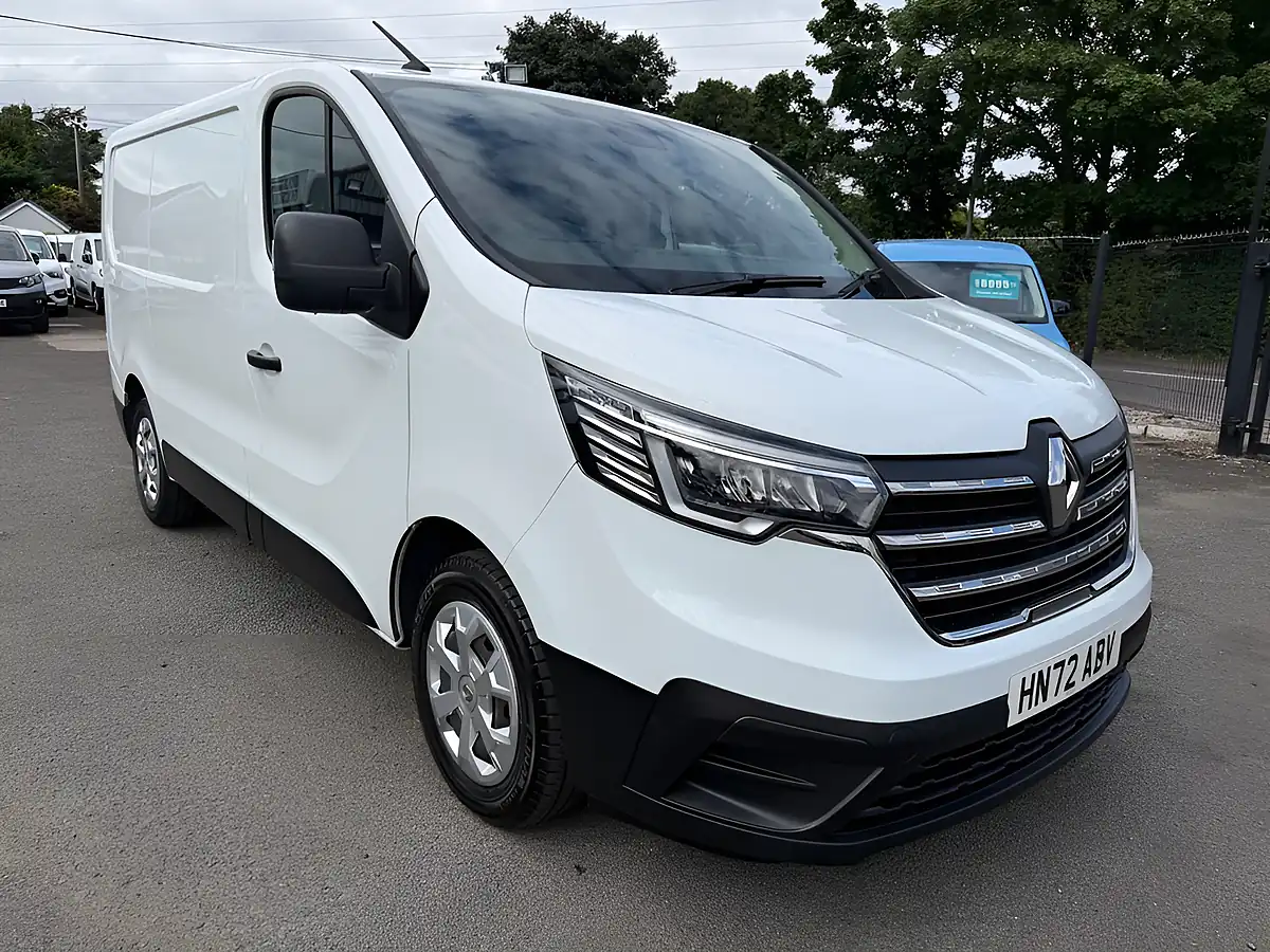 Used 2023 Renault Trafic Business+ White - Interior and Exterior details 13