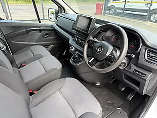 Used 2023 Renault Trafic Business+ White - Interior and Exterior details 3