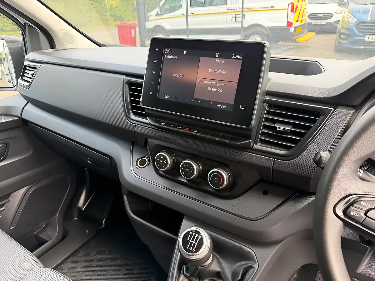 Used 2023 Renault Trafic Business+ White - Interior and Exterior details 7