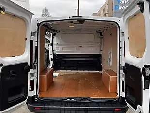 Used 2023 Renault Trafic Business+ White - Interior and Exterior details 11