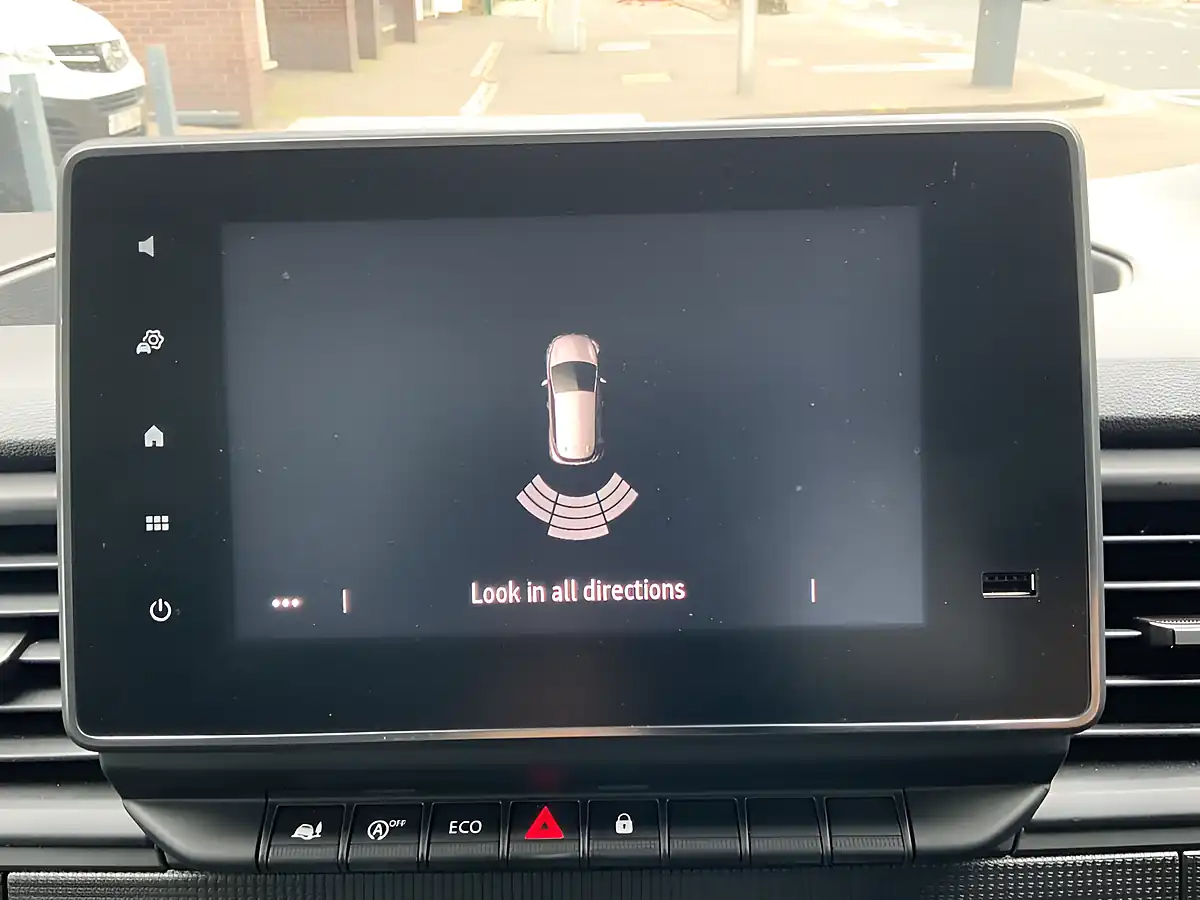 Used 2023 Renault Trafic Business+ White - Interior and Exterior details 18