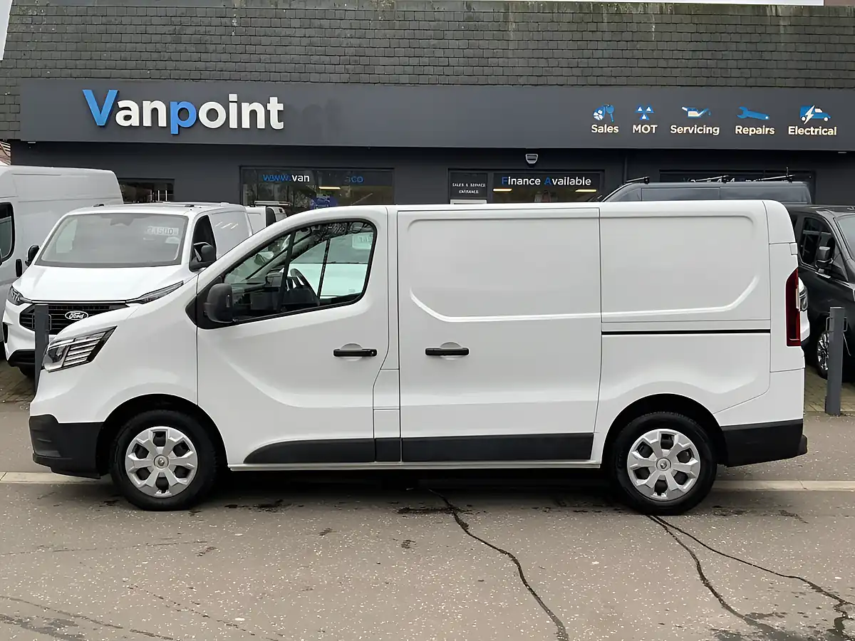 Used 2023 Renault Trafic Business+ White - Interior and Exterior details 7