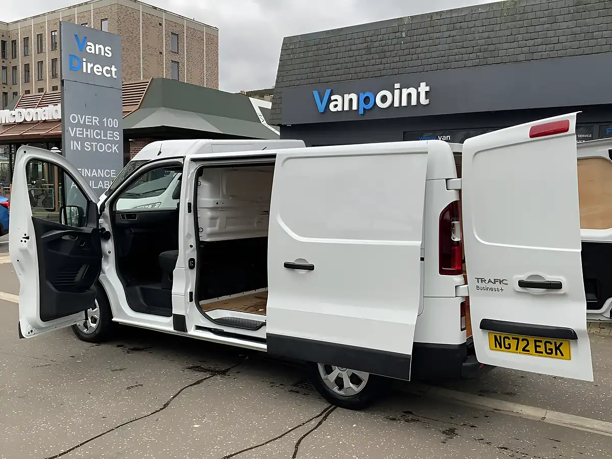 Used 2023 Renault Trafic Business+ White - Interior and Exterior details 8