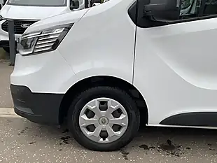 Used 2023 Renault Trafic Business+ White - Interior and Exterior details 9