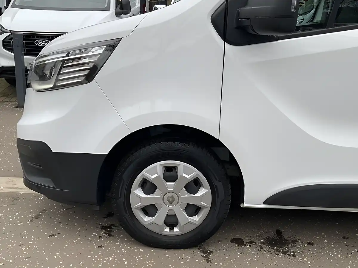 Used 2023 Renault Trafic Business+ White - Interior and Exterior details 9