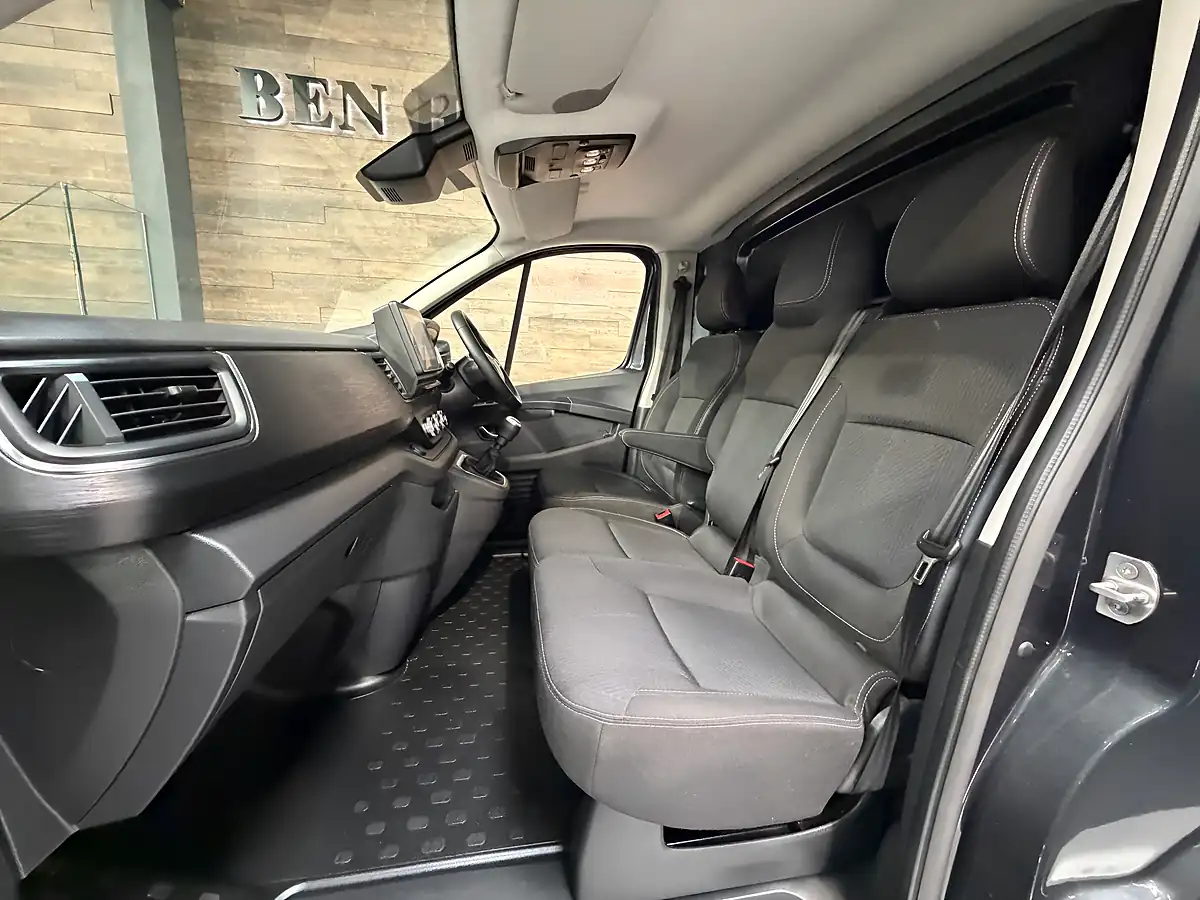 Used 2023 Renault Trafic Extra Sport Dark Grey Metallic - Interior and Exterior details 10