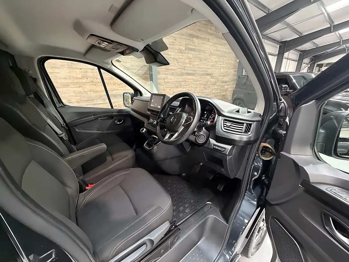 Used 2023 Renault Trafic Extra Sport Dark Grey Metallic - Interior and Exterior details 7