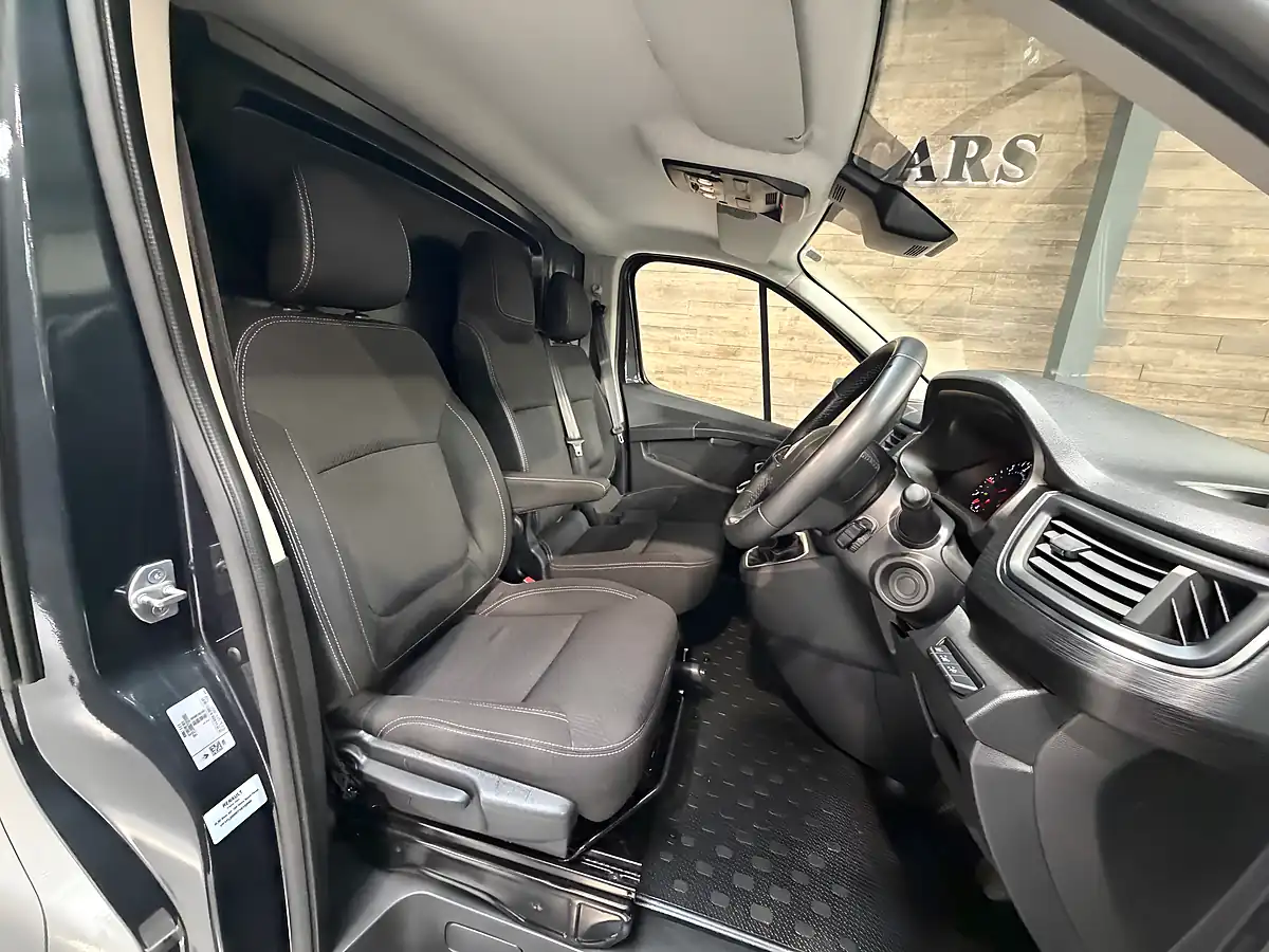 Used 2023 Renault Trafic Extra Sport Dark Grey Metallic - Interior and Exterior details 8