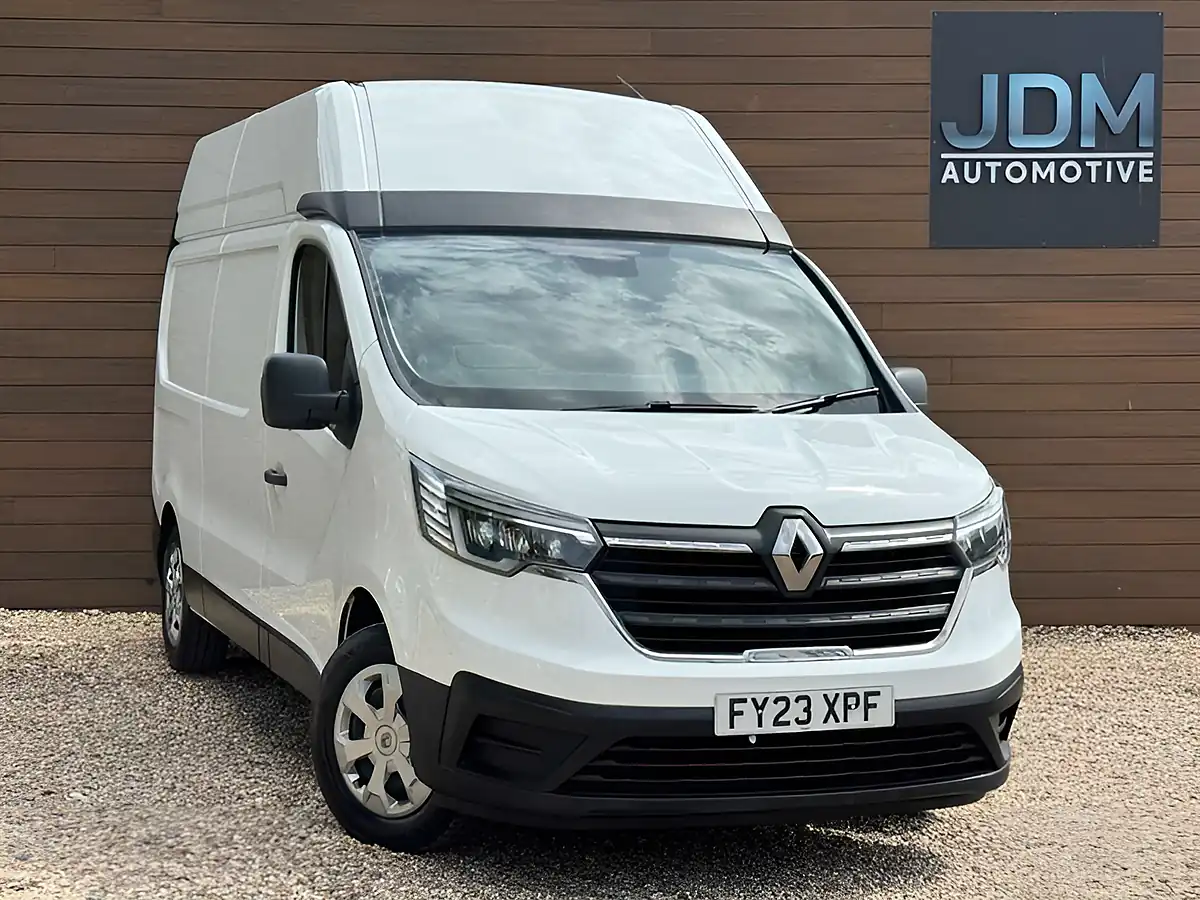 Used 2023 Renault Trafic LH30 Business+ L2-H2 Glacier White - Front View