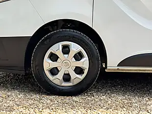 Used 2023 Renault Trafic LH30 Business+ L2-H2 Glacier White - Interior and Exterior details 12