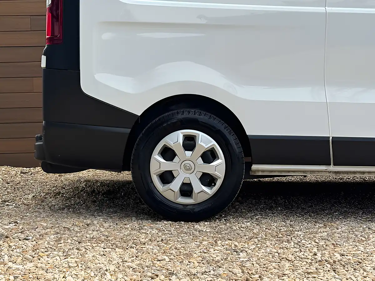 Used 2023 Renault Trafic LH30 Business+ L2-H2 Glacier White - Interior and Exterior details 13