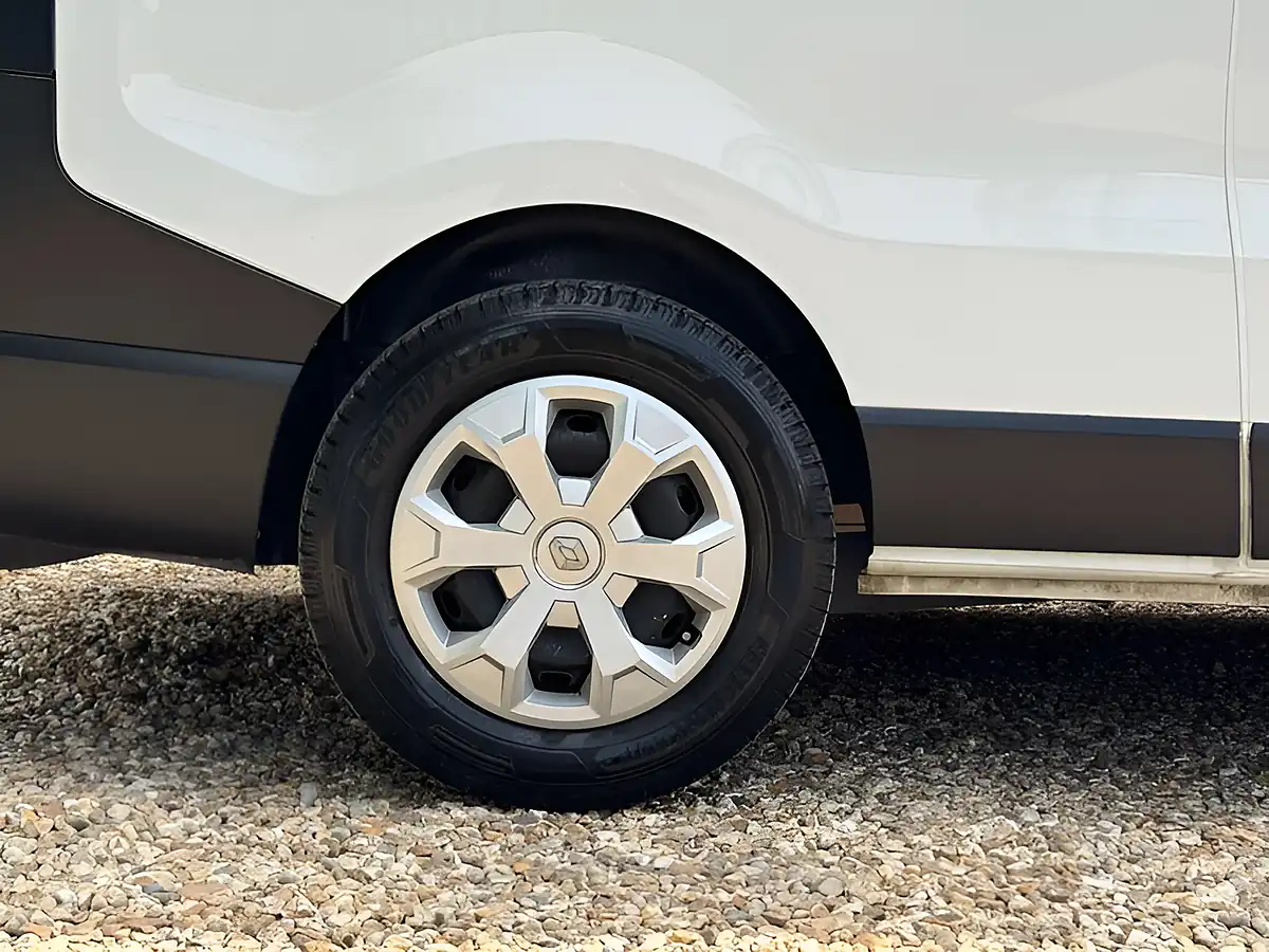 Used 2023 Renault Trafic LH30 Business+ L2-H2 Glacier White - Interior and Exterior details 15