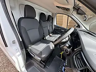 Used 2023 Renault Trafic LH30 Business+ L2-H2 Glacier White - Interior and Exterior details 17