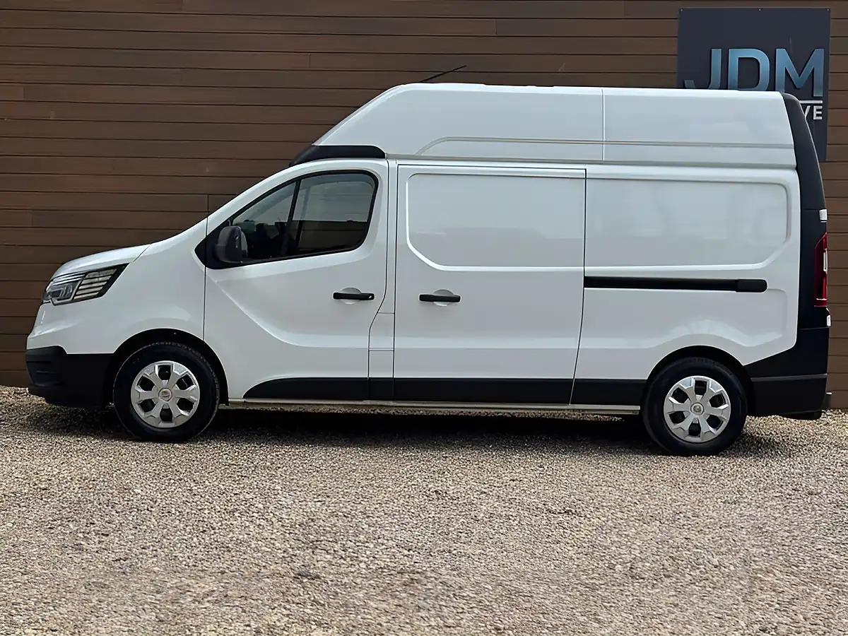 Used 2023 Renault Trafic LH30 Business+ L2-H2 Glacier White - Interior and Exterior details 7