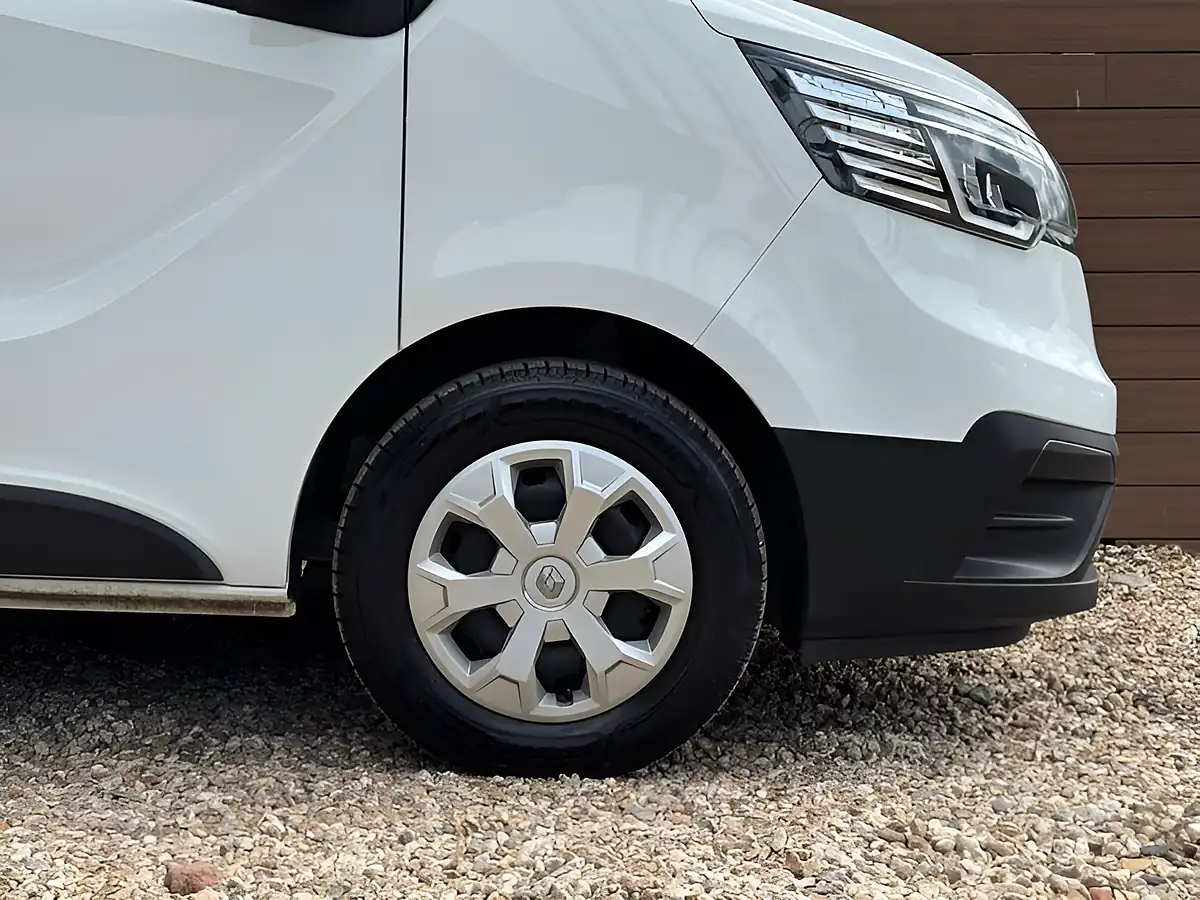 Used 2023 Renault Trafic LH30 Business+ L2-H2 Glacier White - Interior and Exterior details 9