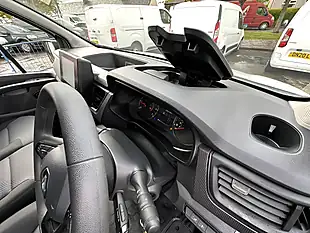 Used 2023 Renault Trafic LL30 Advance White - Interior and Exterior details 18