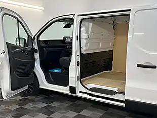 Used 2023 Renault Trafic LL30 Business+ Glacier White - Interior and Exterior details 14