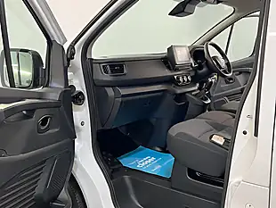 Used 2023 Renault Trafic LL30 Business+ Glacier White - Interior and Exterior details 15