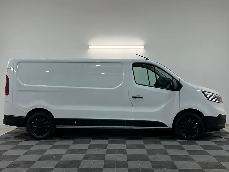 Used 2023 Renault Trafic LL30 Business+ Glacier White - Interior and Exterior details 2