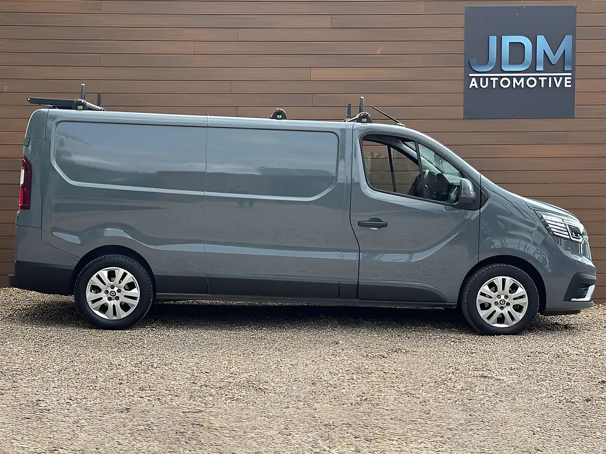 Used 2023 Renault Trafic LL30 Sport Blue Urban Grey - Interior and Exterior details 2