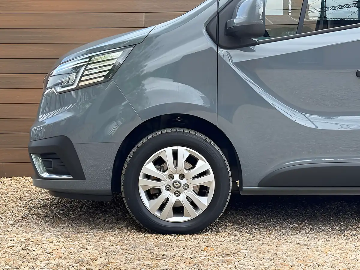 Used 2023 Renault Trafic LL30 Sport Blue Urban Grey - Interior and Exterior details 9