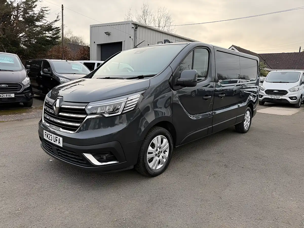 Used 2023 Renault Trafic LL30 Sport Grey - Front View