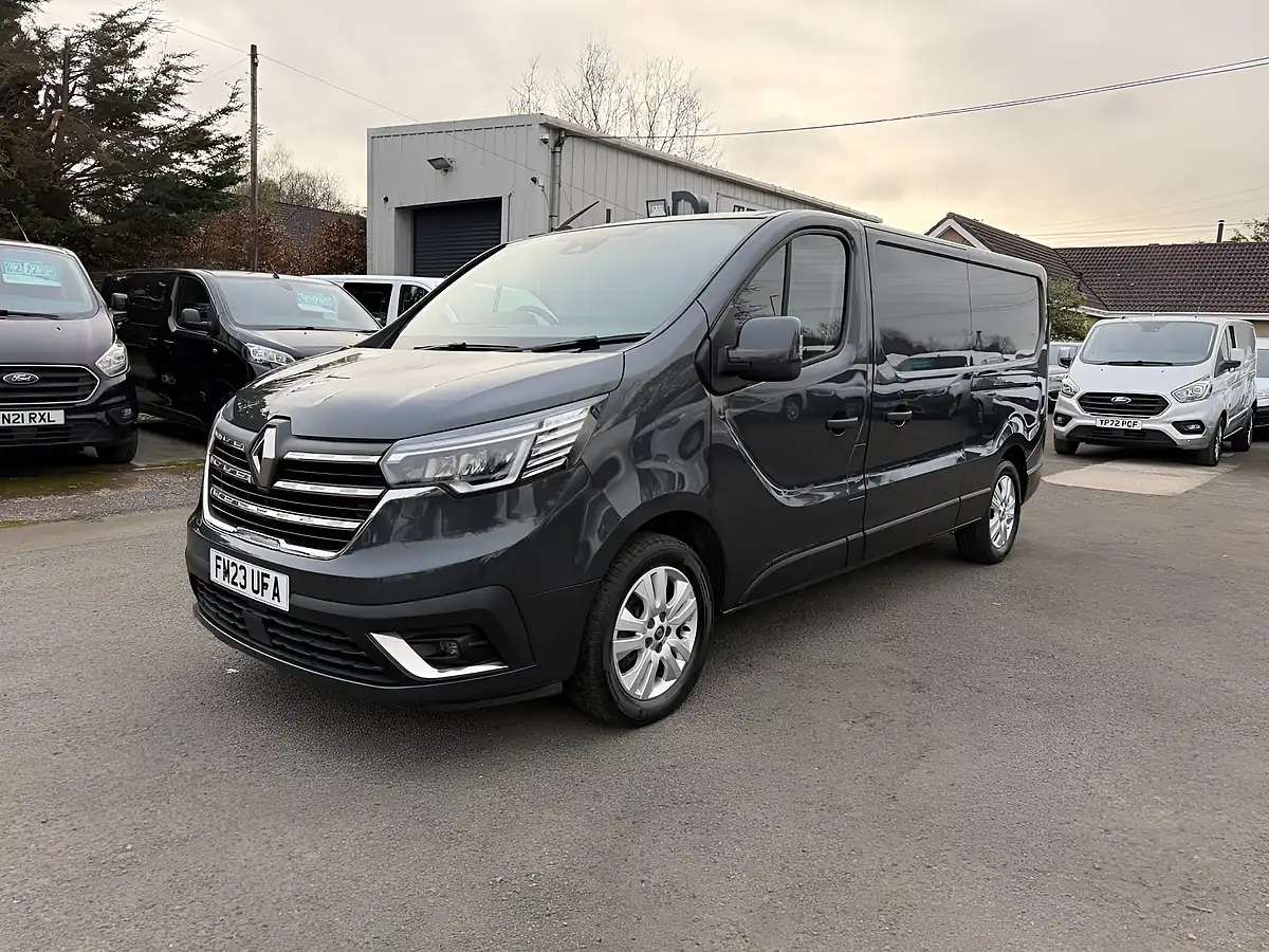 Used 2023 Renault Trafic LL30 Sport Grey - Interior and Exterior details 10