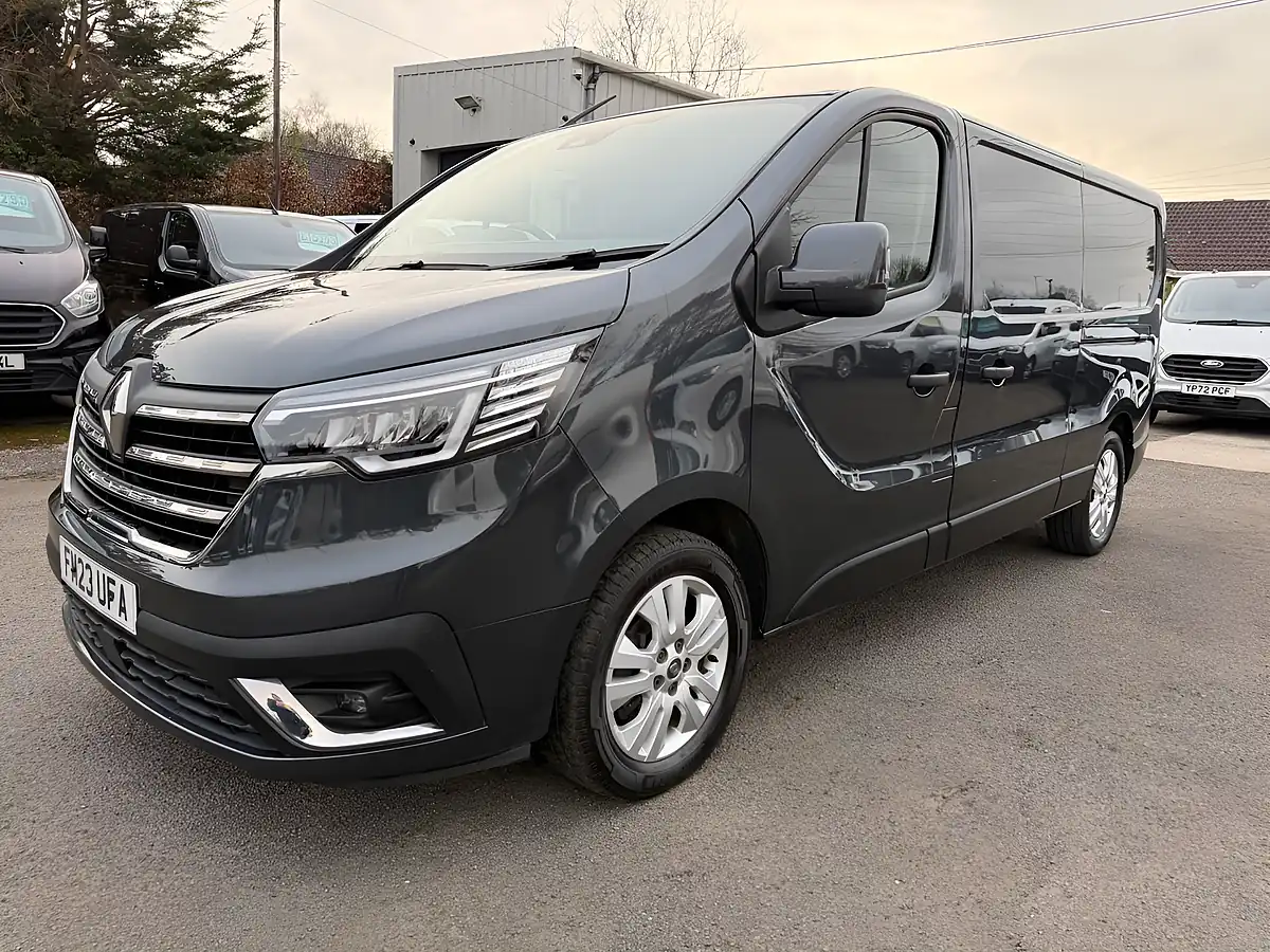 Used 2023 Renault Trafic LL30 Sport Grey - Interior and Exterior details 12
