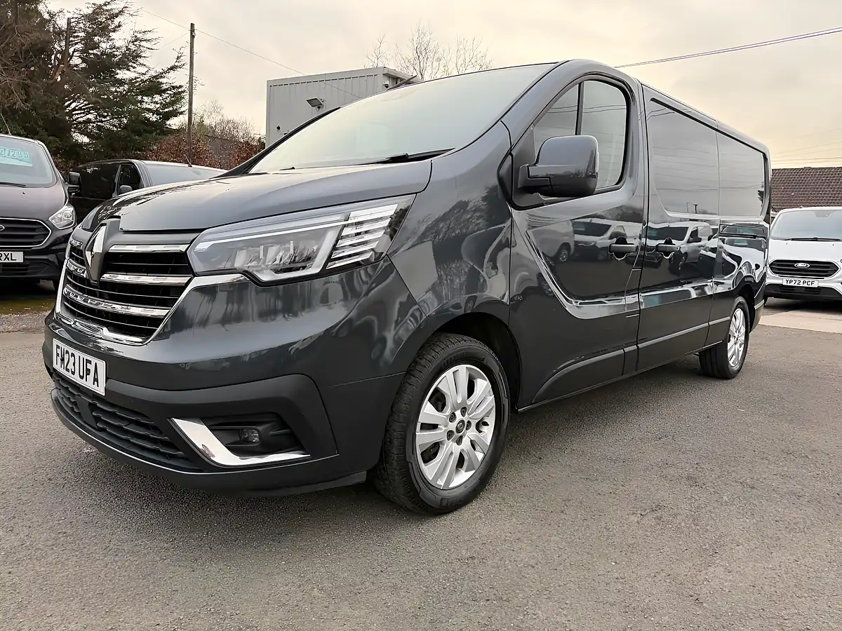 Used 2023 Renault Trafic LL30 Sport Grey - Interior and Exterior details 13