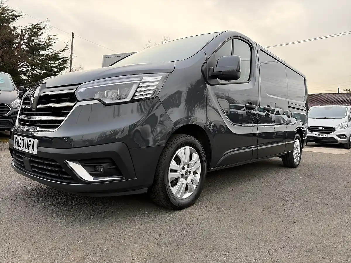 Used 2023 Renault Trafic LL30 Sport Grey - Interior and Exterior details 14