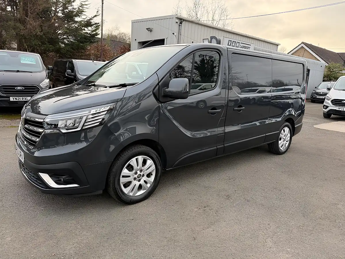 Used 2023 Renault Trafic LL30 Sport Grey - Interior and Exterior details 15