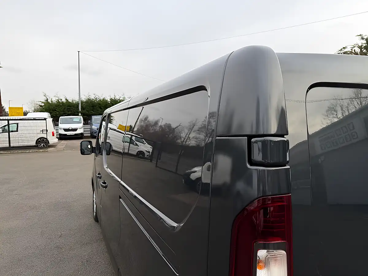 Used 2023 Renault Trafic LL30 Sport Grey - Interior and Exterior details 17
