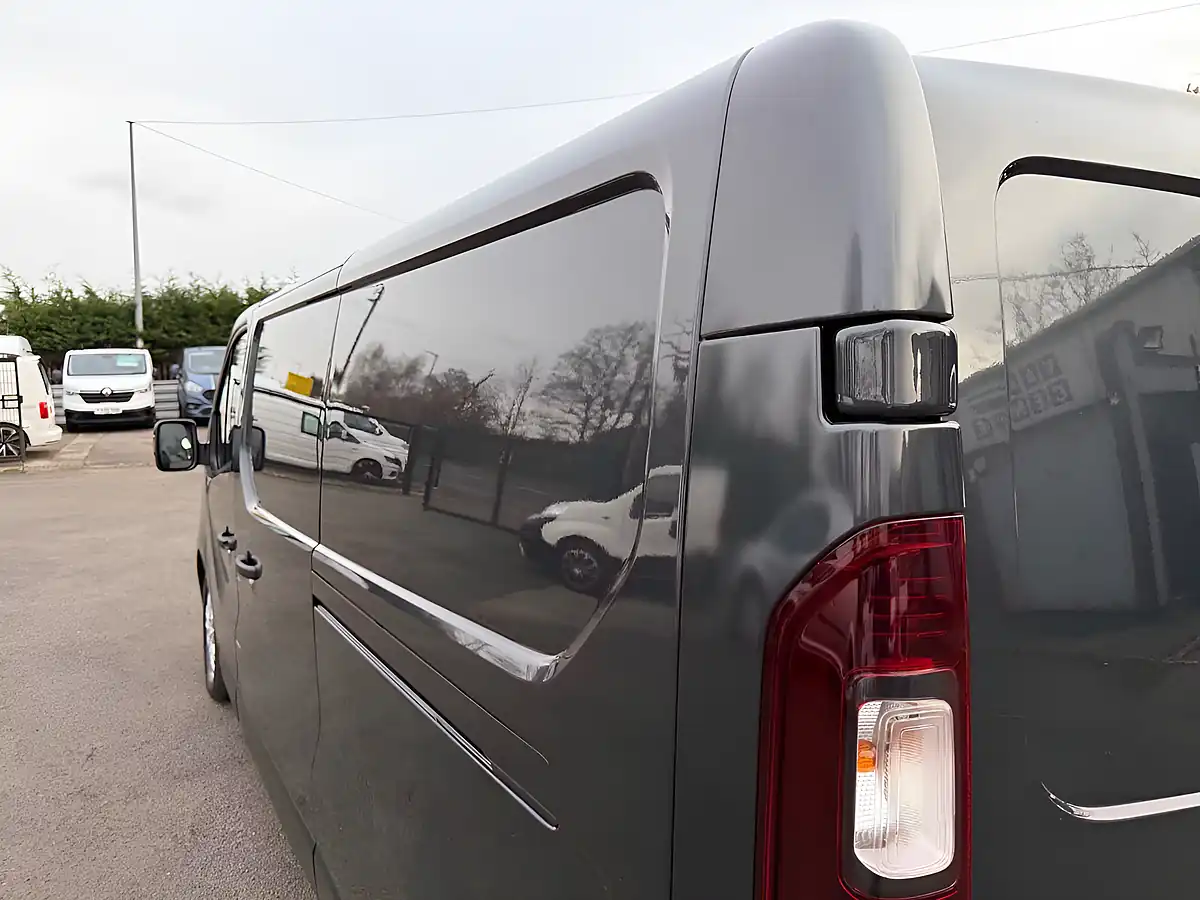 Used 2023 Renault Trafic LL30 Sport Grey - Interior and Exterior details 18
