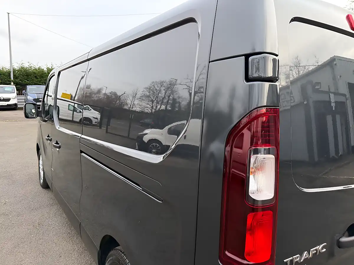 Used 2023 Renault Trafic LL30 Sport Grey - Interior and Exterior details 19