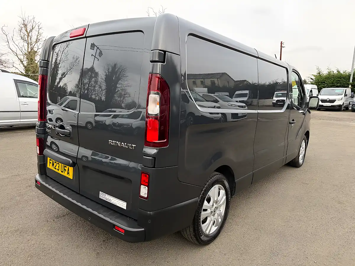 Used 2023 Renault Trafic LL30 Sport Grey - Interior and Exterior details 2