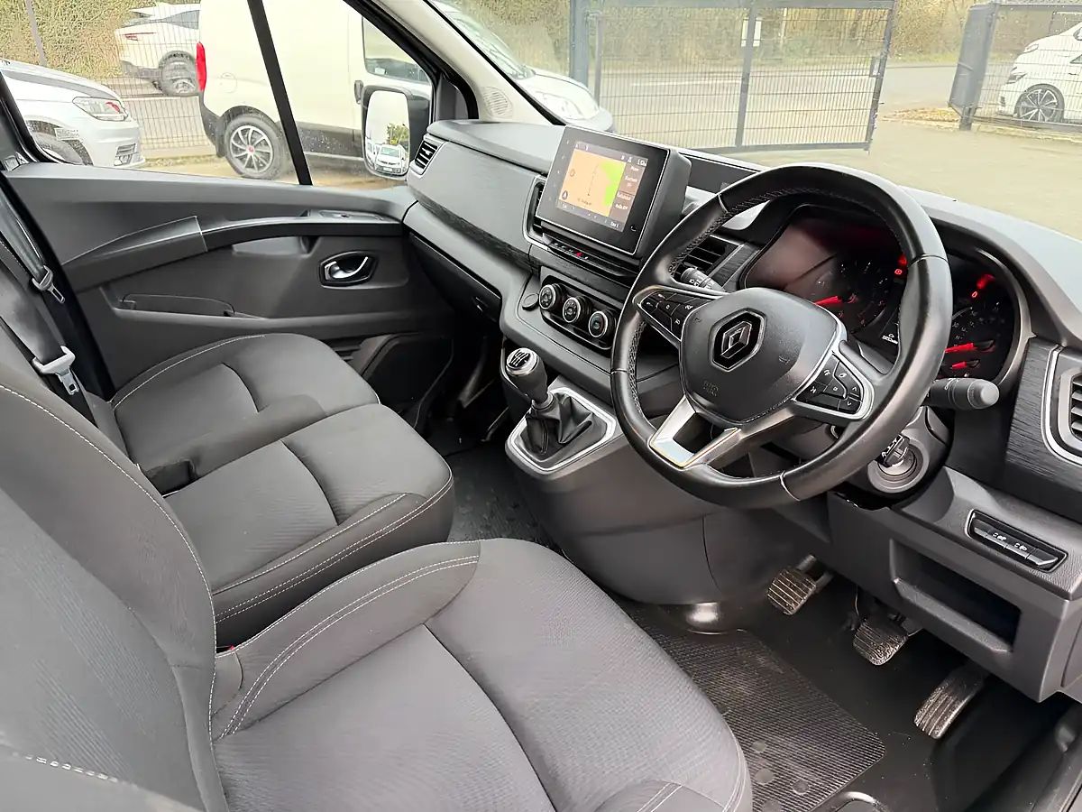 Used 2023 Renault Trafic LL30 Sport Grey - Interior and Exterior details 3