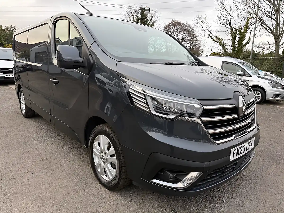 Used 2023 Renault Trafic LL30 Sport Grey - Interior and Exterior details 8