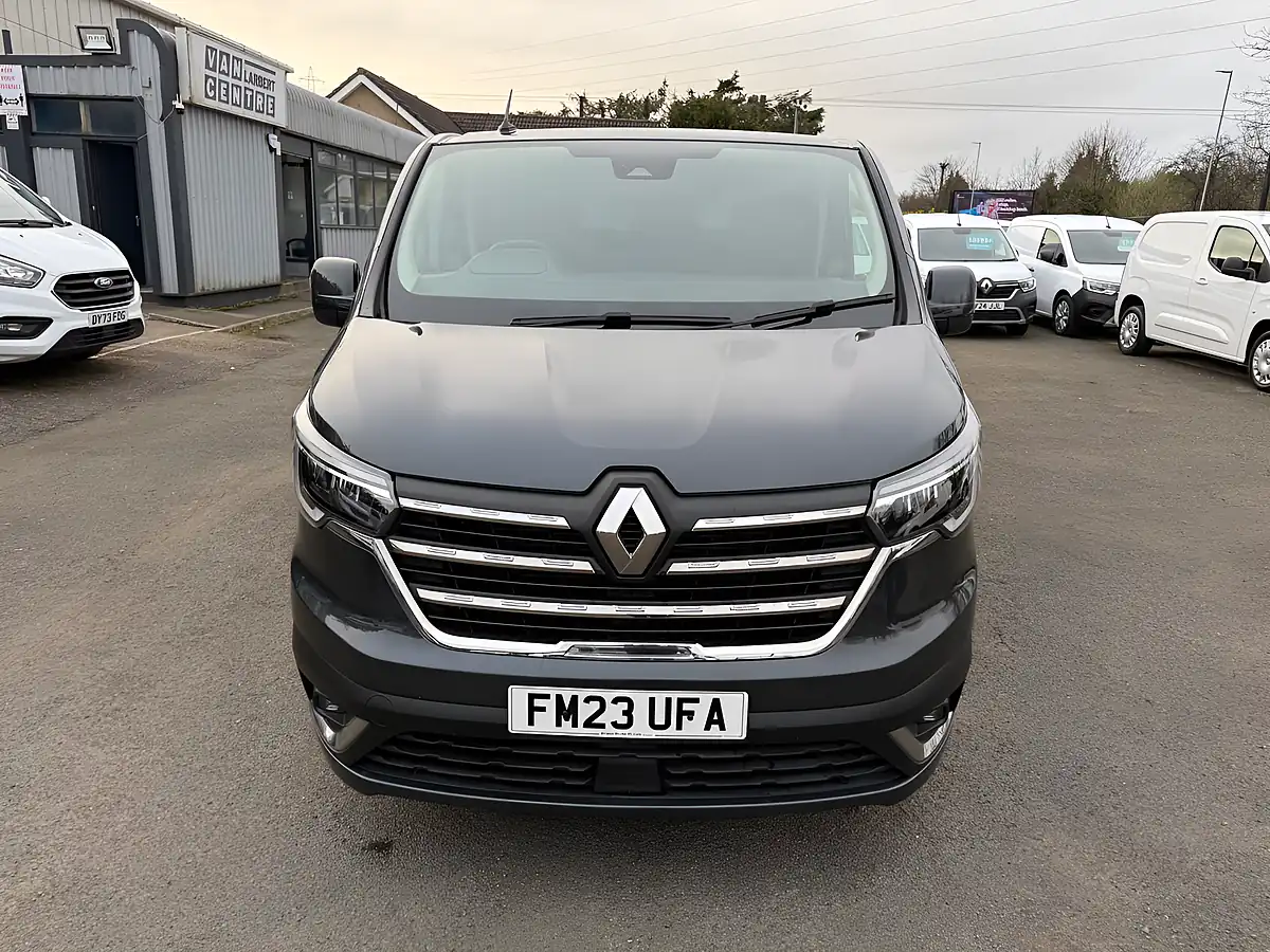 Used 2023 Renault Trafic LL30 Sport Grey - Interior and Exterior details 9