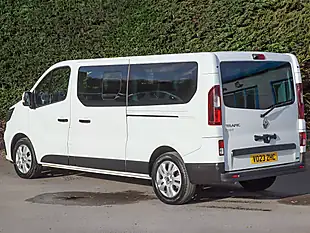 Used 2023 Renault Trafic LL30 Sport Nav Glacier White - Interior and Exterior details 12