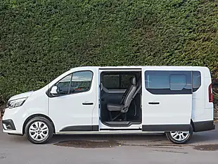 Used 2023 Renault Trafic LL30 Sport Nav Glacier White - Interior and Exterior details 15