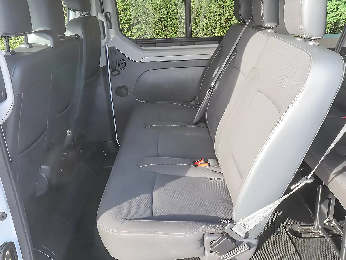 Used 2023 Renault Trafic LL30 Sport Nav Glacier White - Interior and Exterior details 18