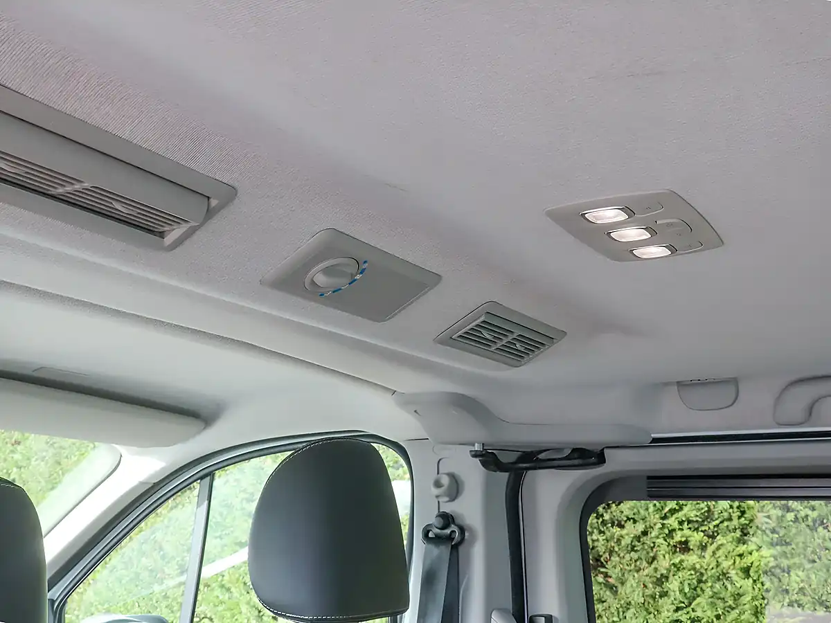 Used 2023 Renault Trafic LL30 Sport Nav Glacier White - Interior and Exterior details 19