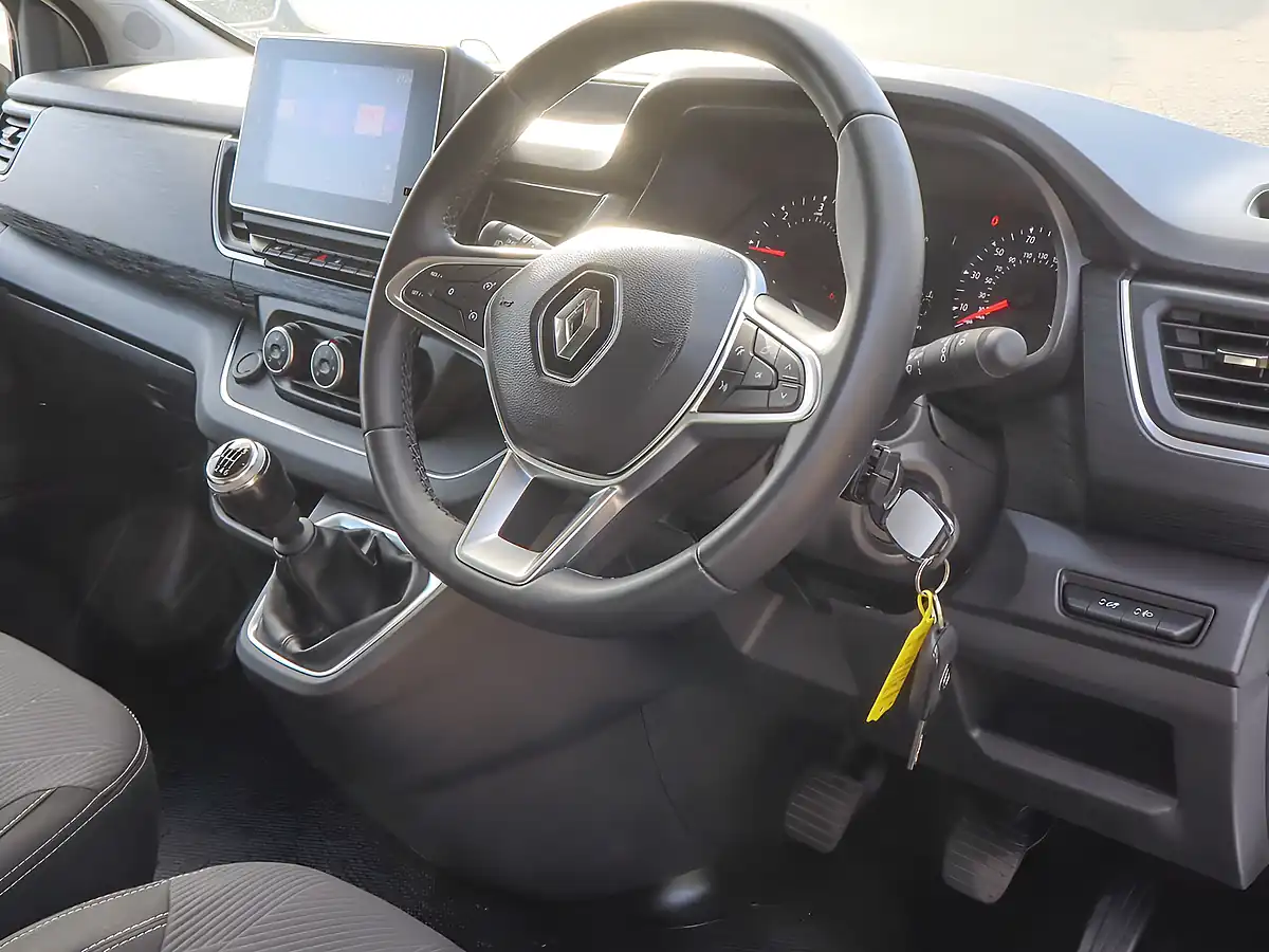Used 2023 Renault Trafic LL30 Sport Nav Glacier White - Interior and Exterior details 20