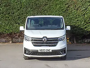 Used 2023 Renault Trafic LL30 Sport Nav Glacier White - Interior and Exterior details 3