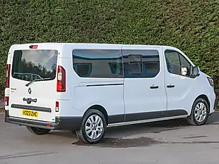 Used 2023 Renault Trafic LL30 Sport Nav Glacier White - Interior and Exterior details 6