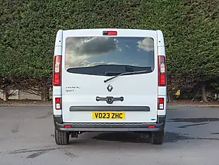 Used 2023 Renault Trafic LL30 Sport Nav Glacier White - Interior and Exterior details 8