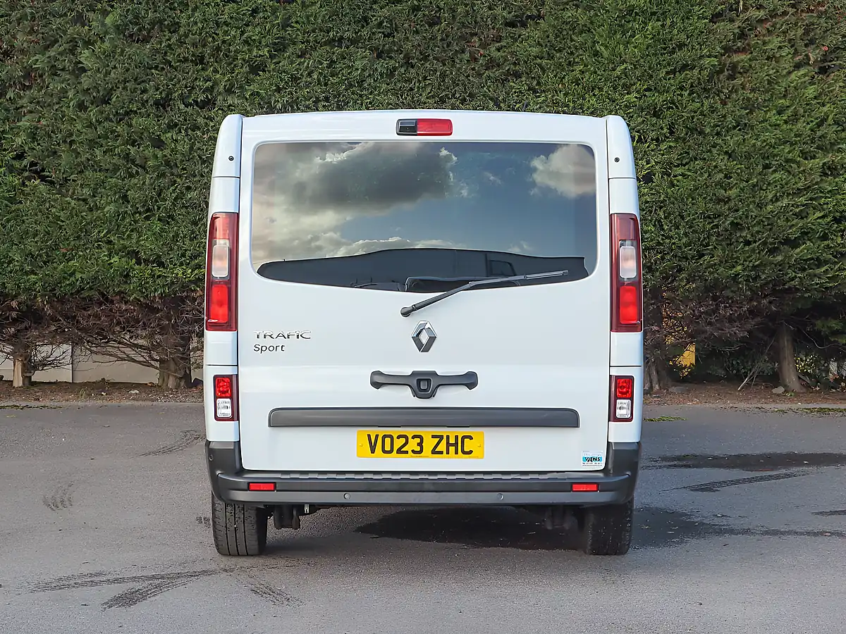 Used 2023 Renault Trafic LL30 Sport Nav Glacier White - Interior and Exterior details 8